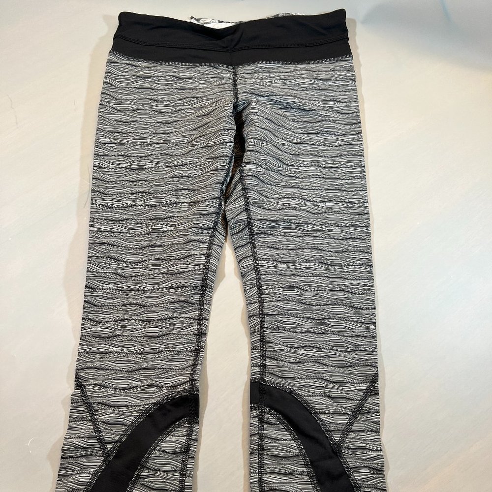 Lululemon inspire leggings   textured wave size 6 old school